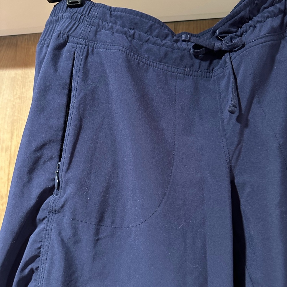 Athleta Navy straight leg sz 8 pant - Picture 4 of 4